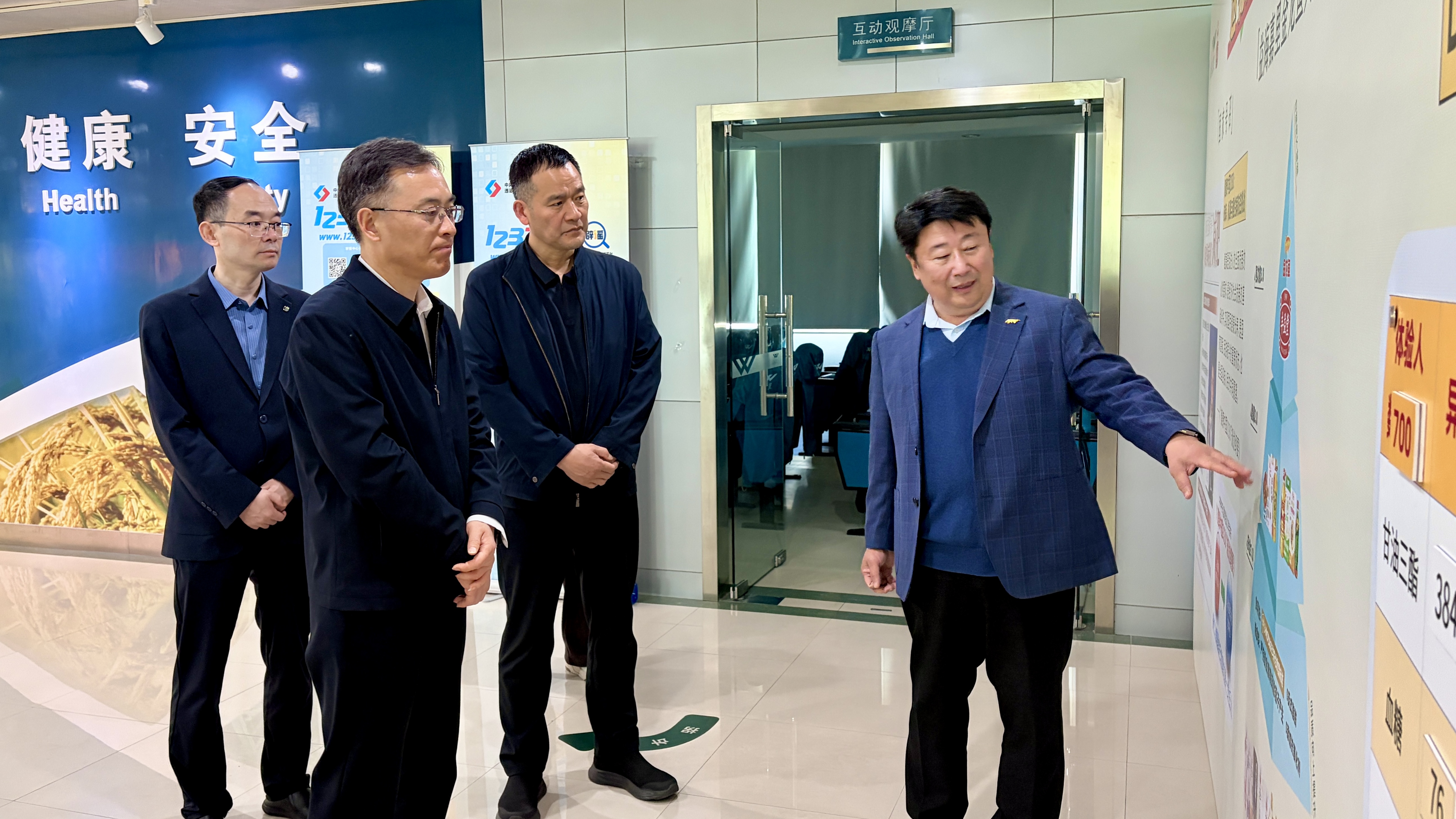 鄭州大學(xué)黨委書記李成偉一行到訪研發(fā)中心座談交流